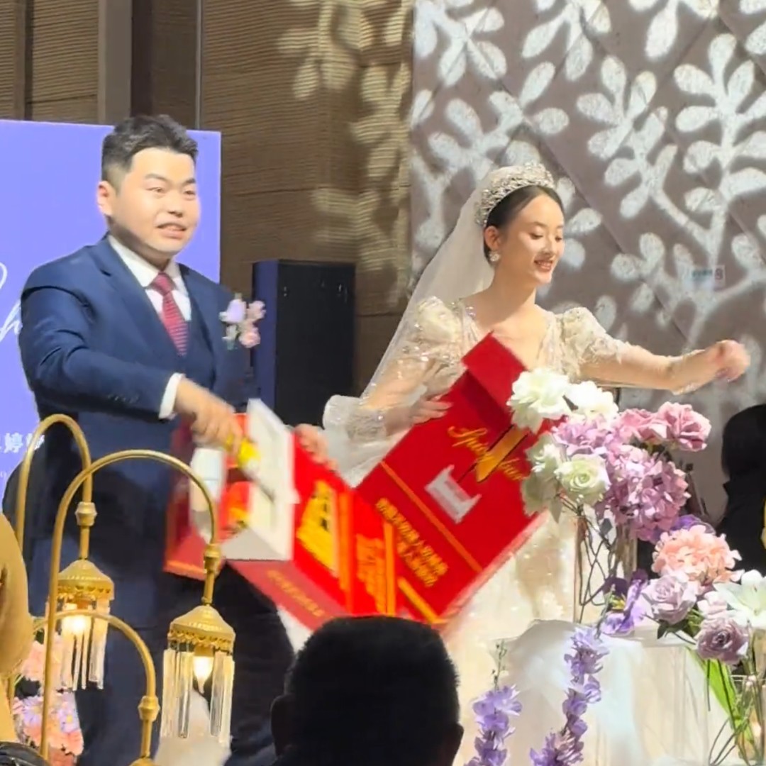 现货网红抖音同款超大道具创意礼盒中华大辣条婚礼返场