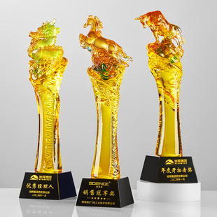 2026年高端琉璃马水晶奖杯定制祥龙造型水晶嘉奖送领导年会奖杯