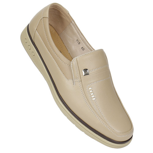 米黄色真皮浅色休闲风软底爸爸鞋