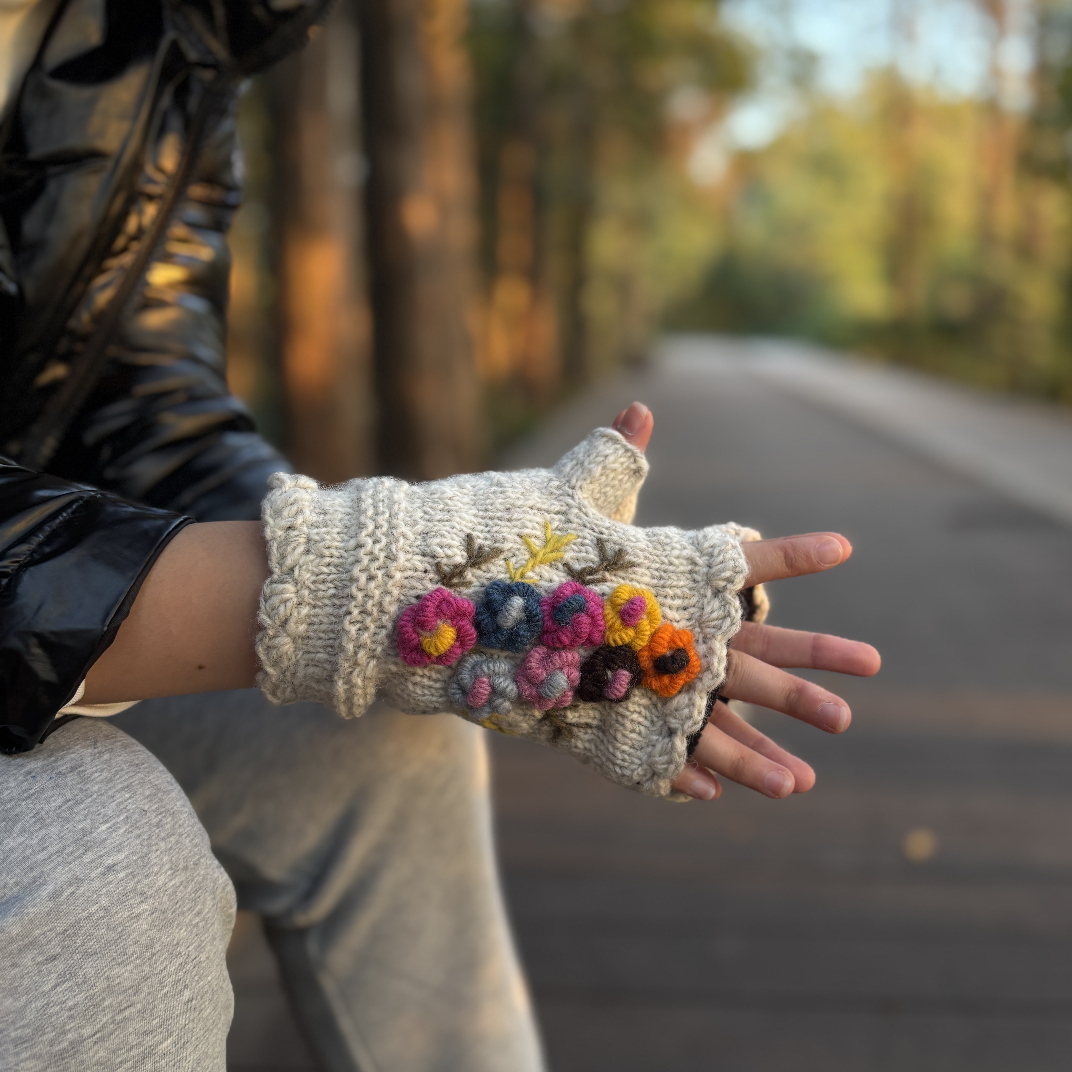 纯手工编织羊毛线手套手工绣花冬季保暖防寒骑行出行神器