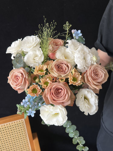 牛奶咖啡家庭混搭花束  同城鲜花速递家庭水养鲜切花云南直发顺丰