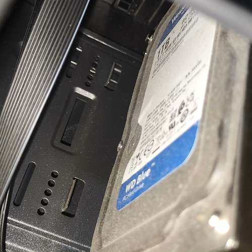 众桦组装电脑主机，配置是i3 10100，金士顿8g内存，固态应议价