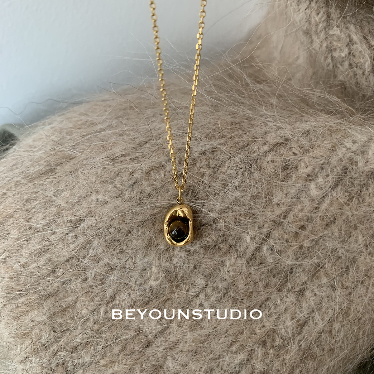 气质小众虎眼石锁骨链别样美拉德