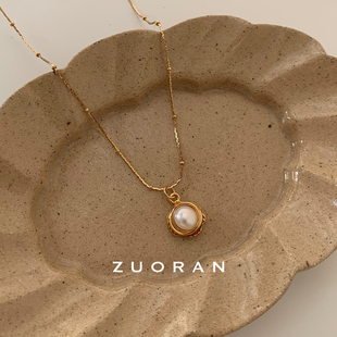 ZUORAN 法式复古精致优雅天然珍珠缠绕高级感黄铜镀金色锁骨项链