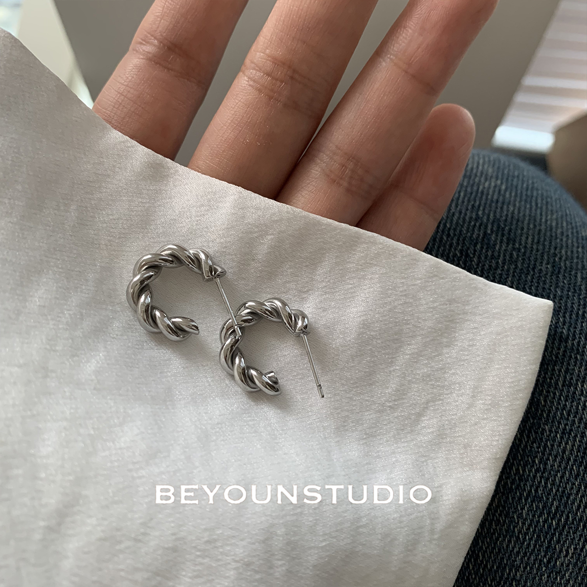 ZUORAN 极简小众设计感银色麻花扭结耳环celi风潮流气质耳饰女E66