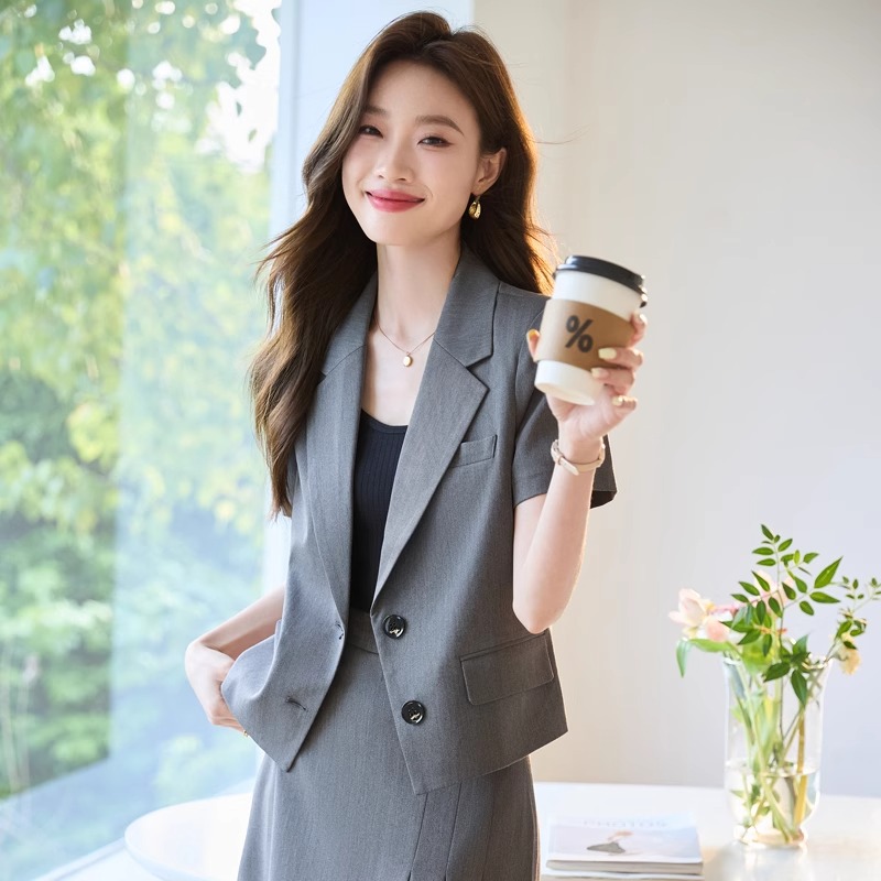 短袖西装套装裙女2025新款夏季薄款时尚套裙短款西服半身裙两件套
