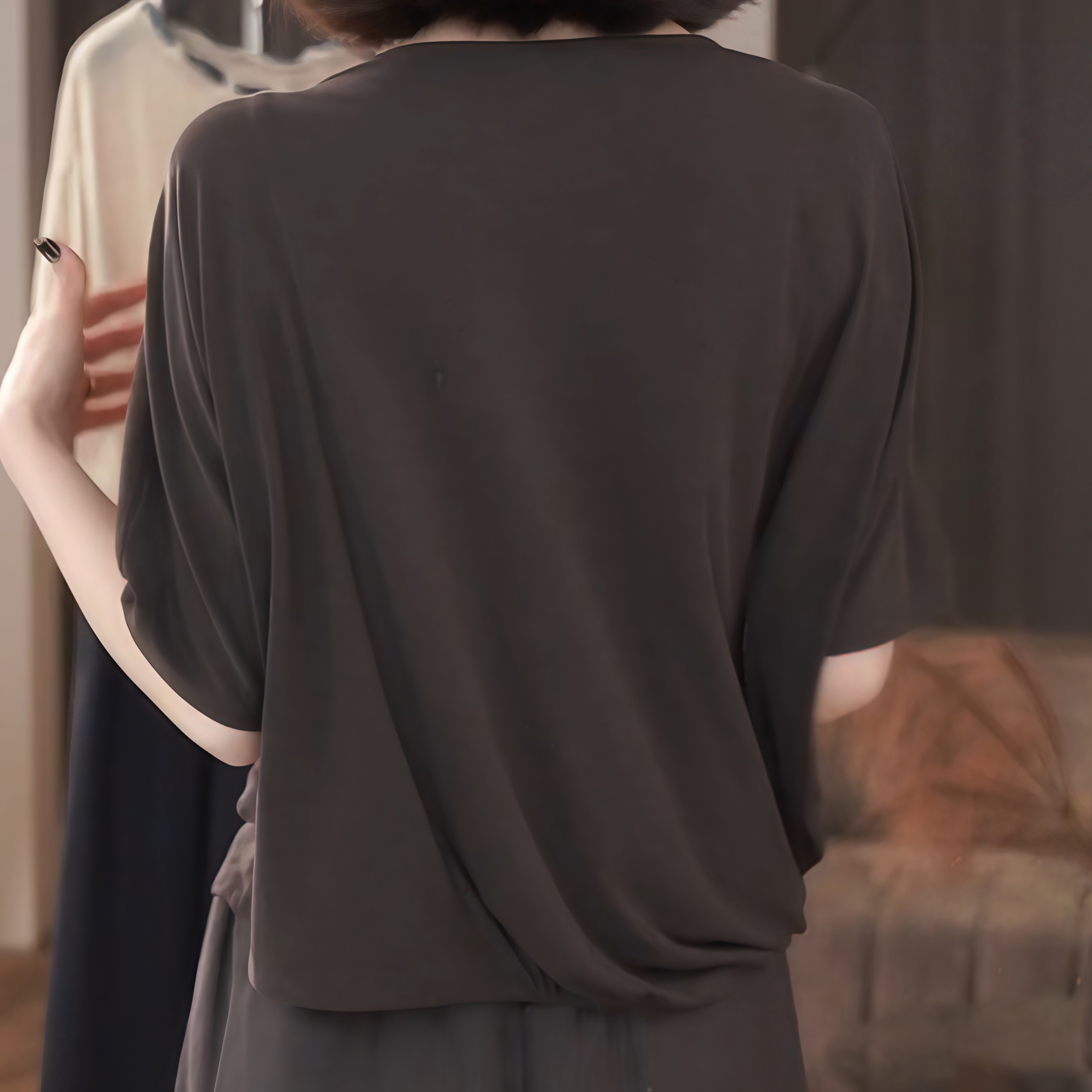 慵懒风垂折领中袖T恤女夏