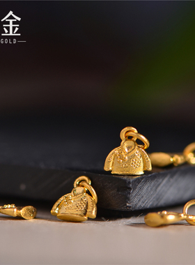 恋金 足金手工錾刻古法黄金 梅花旗袍棉袄 手链吊坠配饰