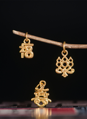 手工錾刻古法黄金吉言金字小吊坠