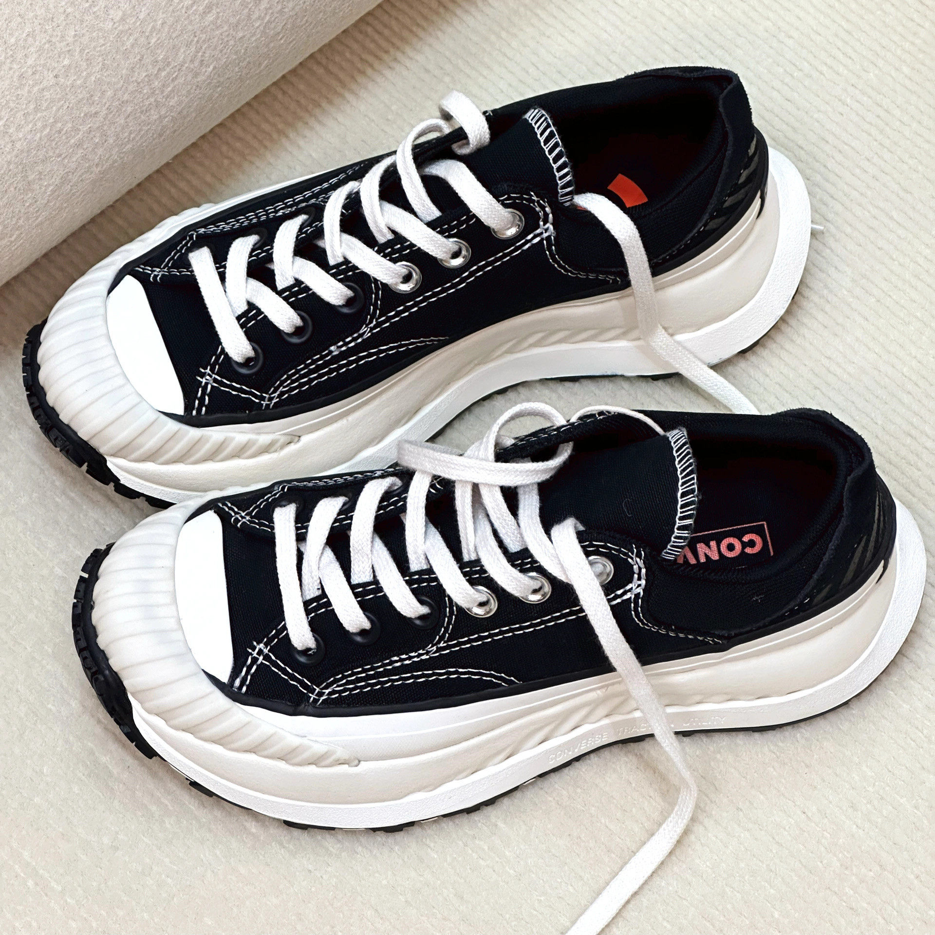 Converse匡威1970s经典黑白机能风厚底夹心饼干低帮A06557A06556c - 实物图