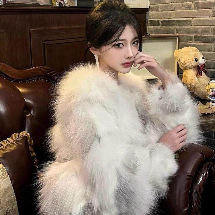 托卡十字狐狸毛皮草外套2025新款爆款小香风名媛渐变短款毛毛外套