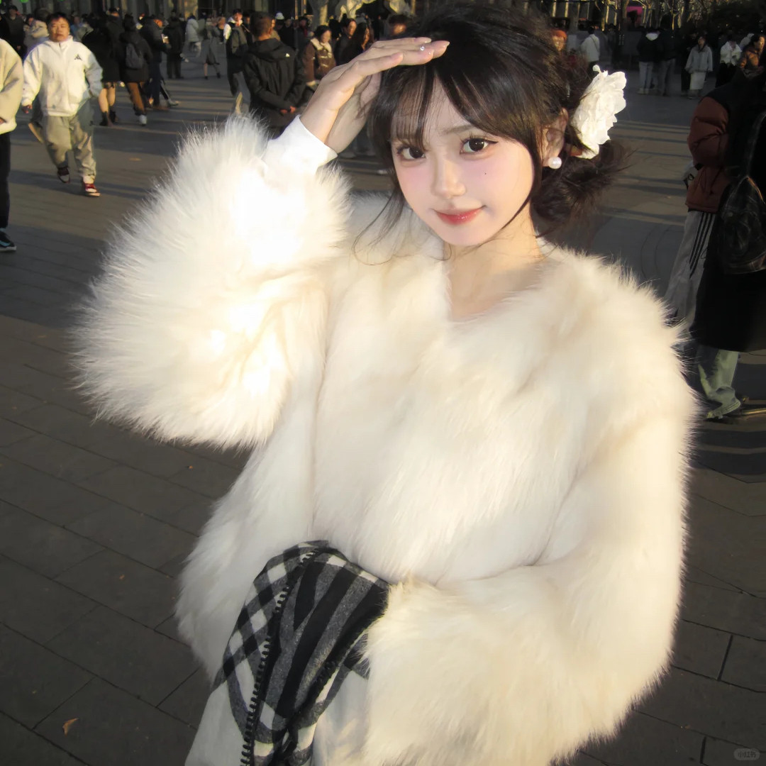 高级感甜美气质仿狐狸毛外套女短款加厚休闲年轻款毛毛绒棉服大衣