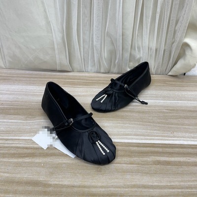 圆头纯色珍珠浅口平底一字扣单鞋