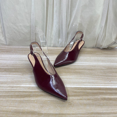 尖头浅口细高跟一字扣包头凉鞋