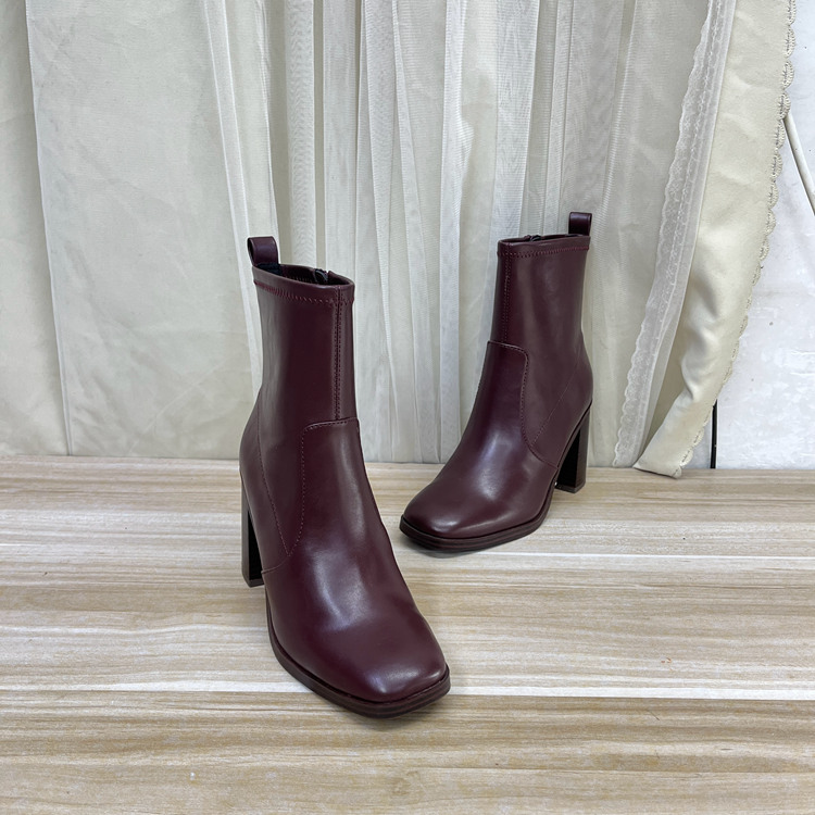 方头纯色粗高跟侧拉链时装短靴