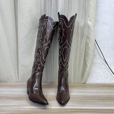 尖头纯色粗跟复古套筒时装长靴