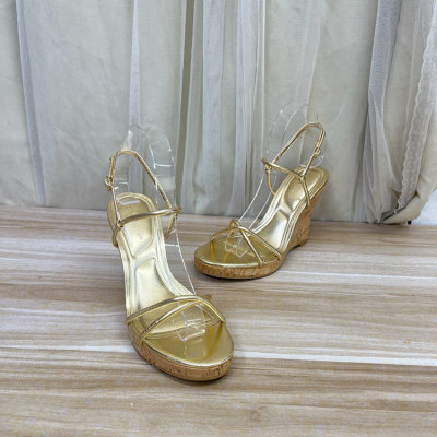 时尚圆头纯色坡跟一字扣时装凉鞋