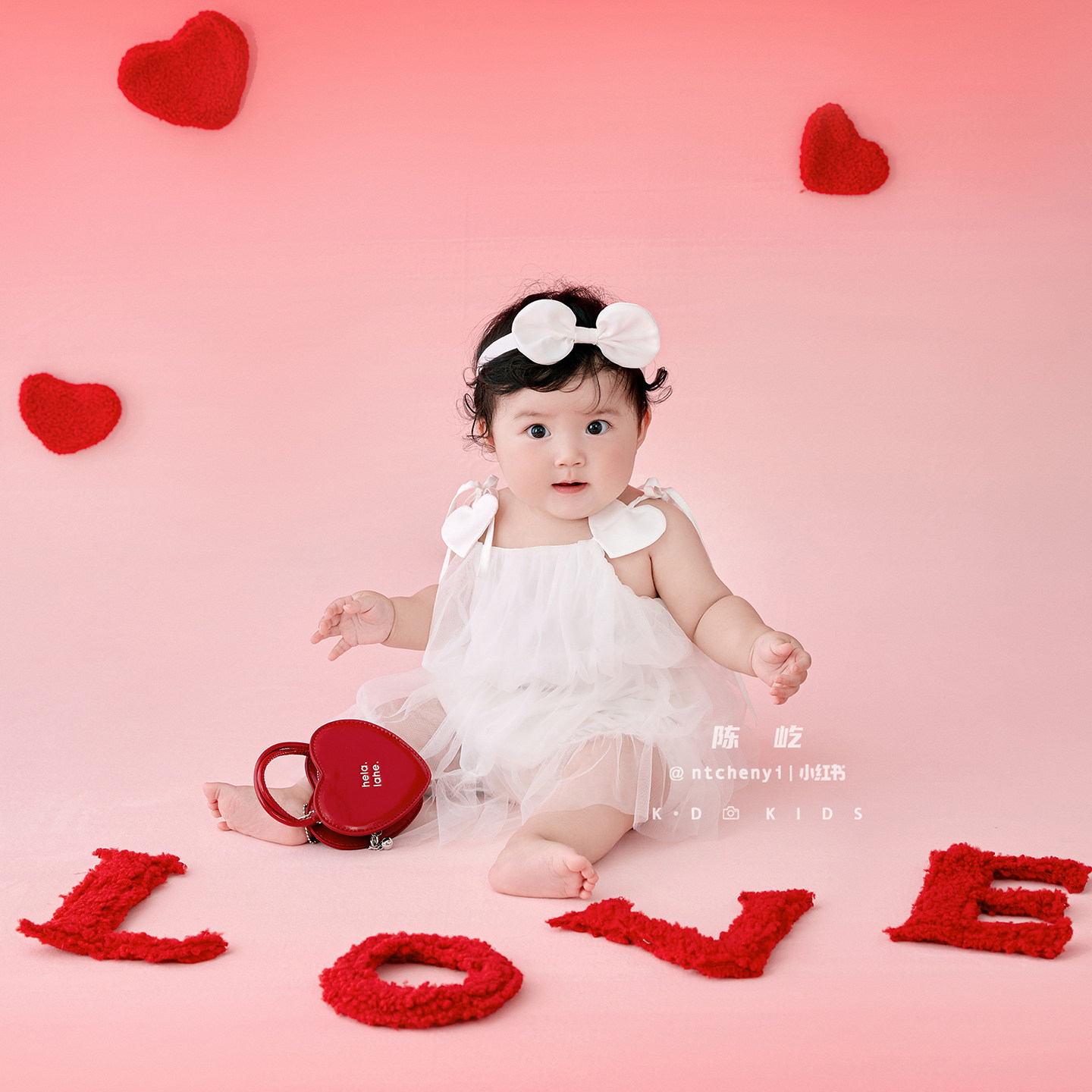 怦然心动女宝宝百天照LOVE爱的主题 影楼儿童摄影100天照服装道具图片