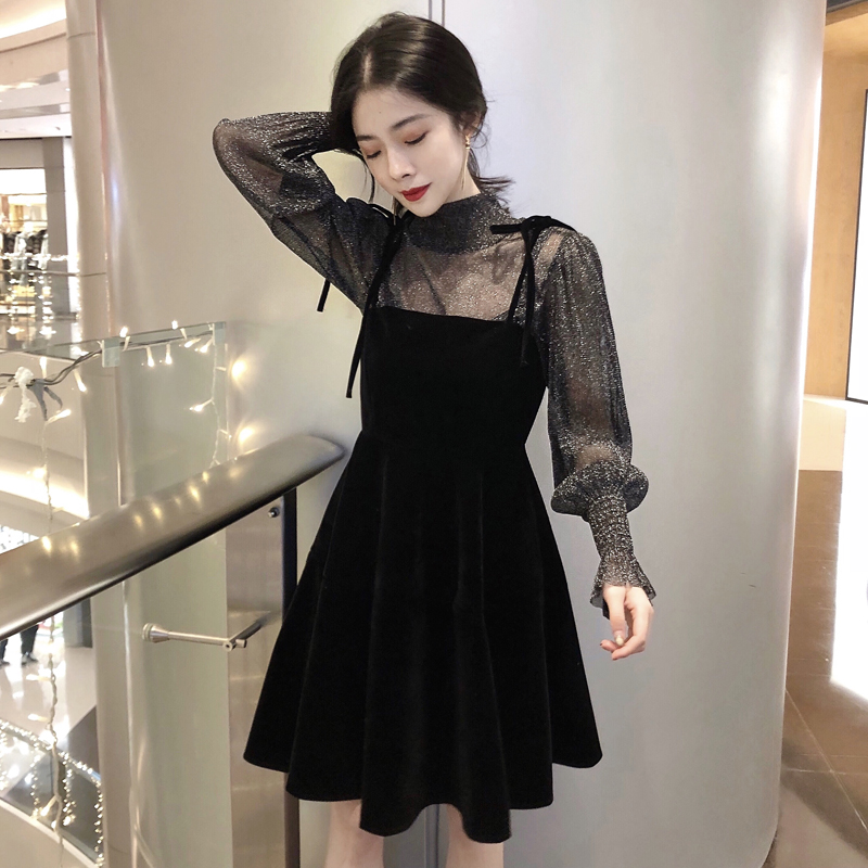 丝绒小黑裙