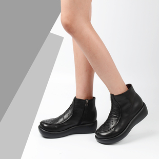 一席之地妈妈鞋皮鞋短筒冬天加绒保暖平底防滑圆头中年靴子女短靴