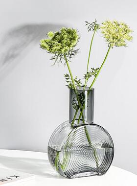 家居客厅不规则样板间玻璃花瓶
