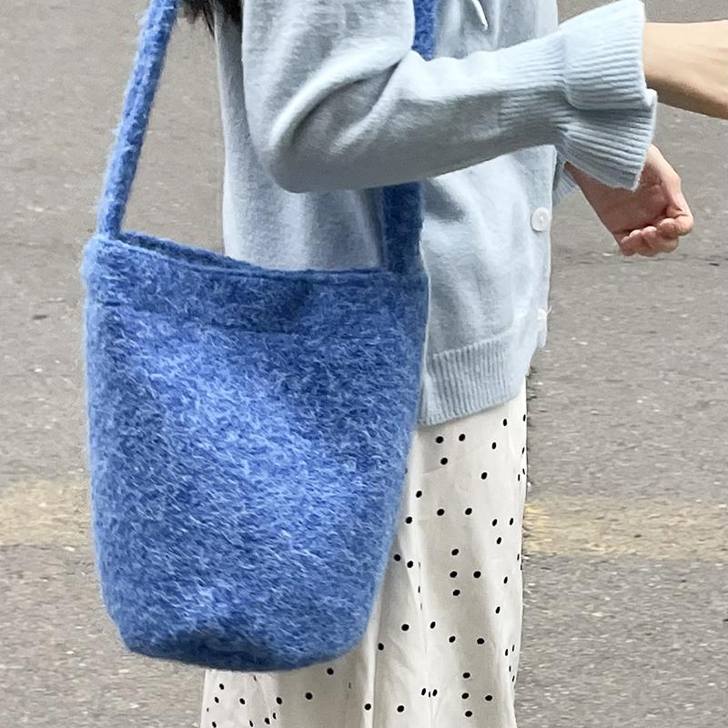 杏黄时尚纯色通勤毛绒包新款百搭