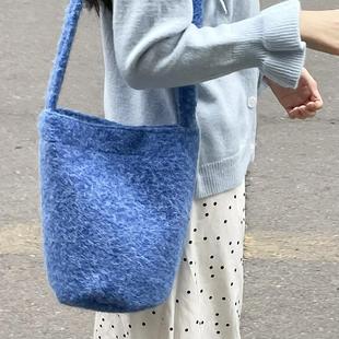 日系复古托特包包2025新款通勤百搭斜挎包大容量水桶包女包