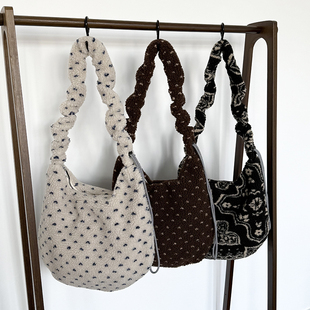 2025新款羊羔毛波点流浪包女复古大容量单肩斜挎包