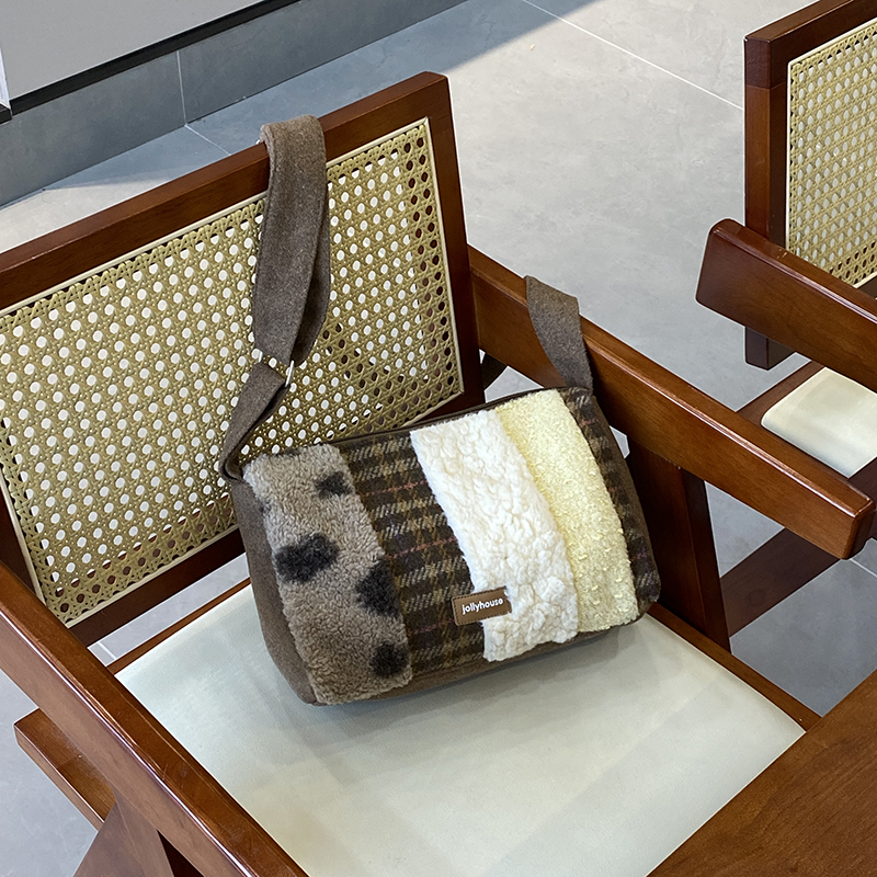 秋冬栗子色毛绒包包女新款潮时尚百搭单肩斜挎包休闲通勤小方包