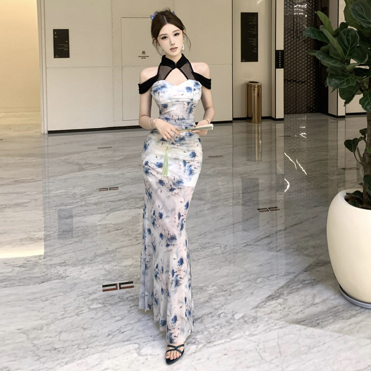 改良旗袍连衣裙女夜场柔式工作服欧美东外贸2026露肩修身挂脖长裙