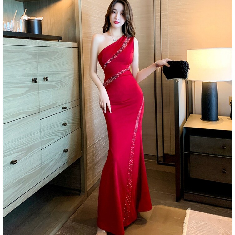 夜店性感斜领露肩无袖修身显瘦包臀鱼尾镶钻礼服连衣裙女技师长裙
