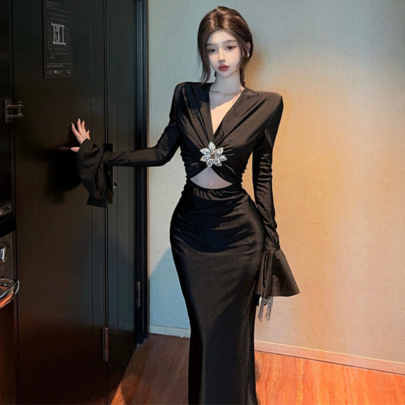 夜店性感V领垫肩大钻扣鱼尾缎面长裙欧美东南亚外露腰显瘦连衣裙