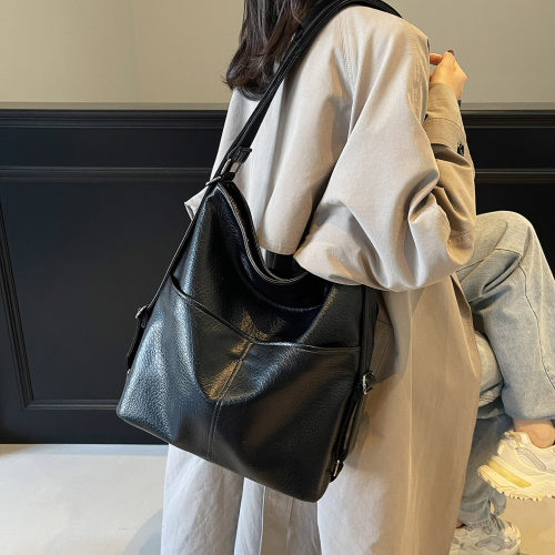 大容量通勤包包女可双肩休闲大包