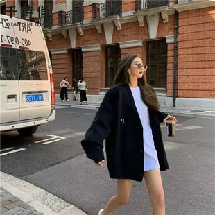 2026年慵懒秋冬外套上衣v领针织衫毛衣女宽松中长款黑色开衫外穿