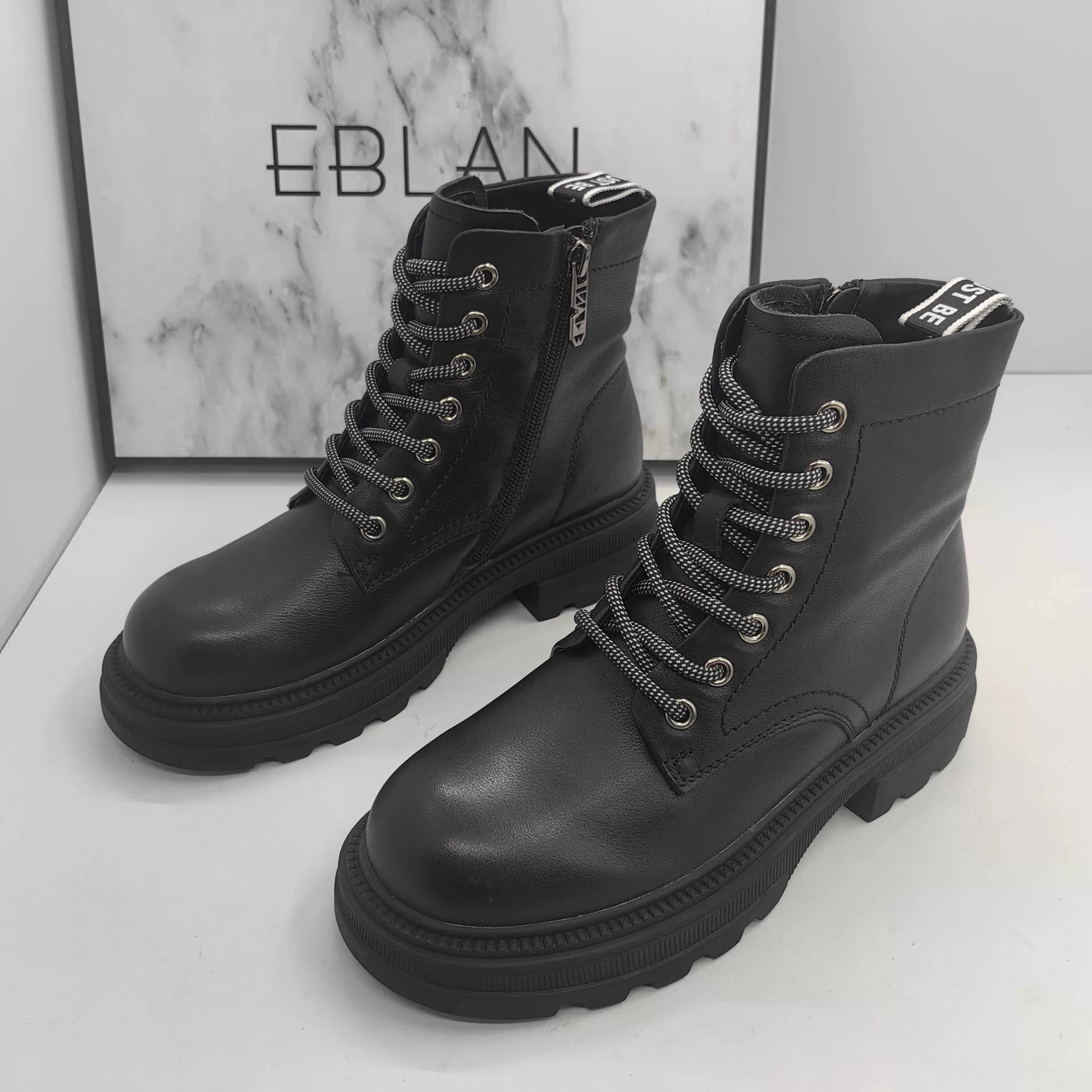 商场品牌撤柜断码秋季真皮加绒圆头休闲百搭马丁靴松糕厚底女短靴