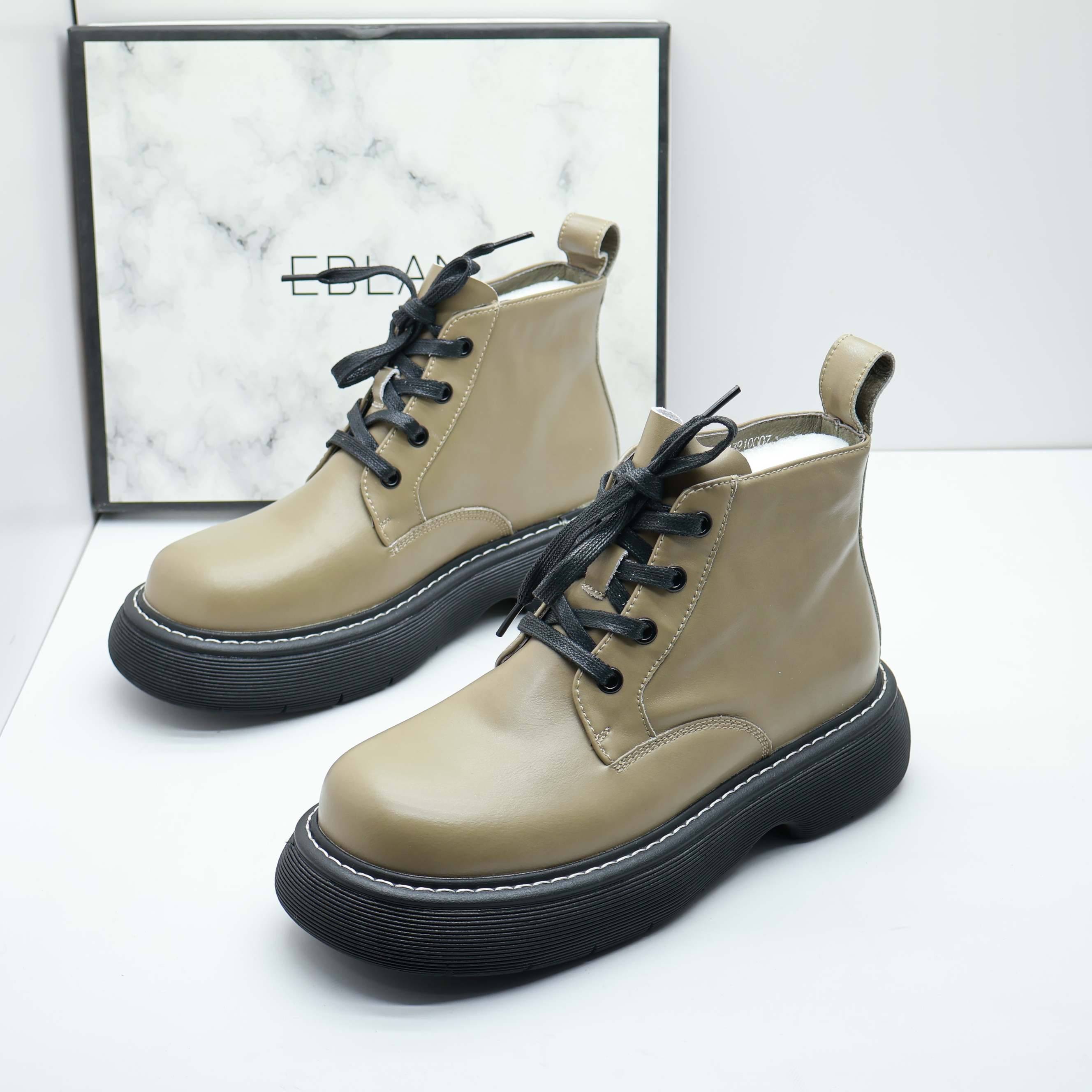 商场品牌撤柜秋季大头马丁靴牛油果绿瘦瘦靴英伦厚底增高短靴女潮