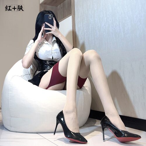 黑丝性感女吊带一体蕾过膝