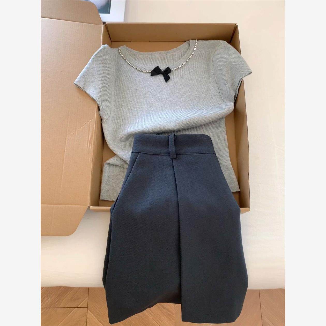 A COMPLETE SET OF SUMMER OUTFITS: WOMENS 2024 NEW KOREAN VERSION OF THE CASUAL SHORT-SLEEVED T-SHIRT TEMPERAMENT VERSATILE SHORT SKIRT TWO-PIECE SET TRENDY