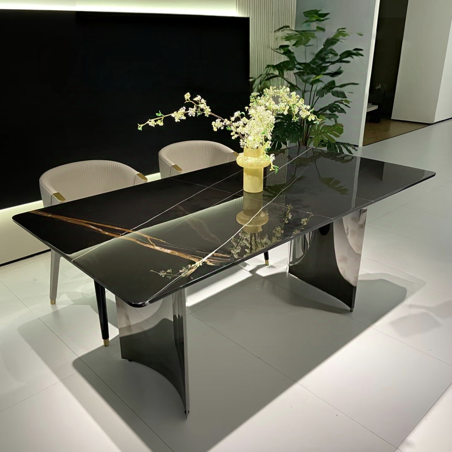 进口劳伦黑金天然奢石餐桌长方形