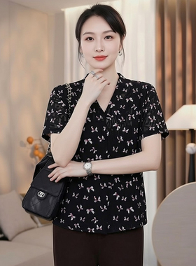 妈妈遮肚子超薄高档上衣大码胖mm品牌雪纺v领碎花洋气小衫夏宽松
