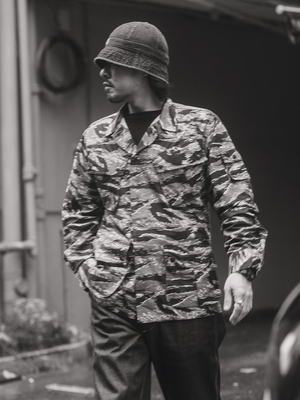 男侍道翻领秋季常规虎纹迷彩夹克