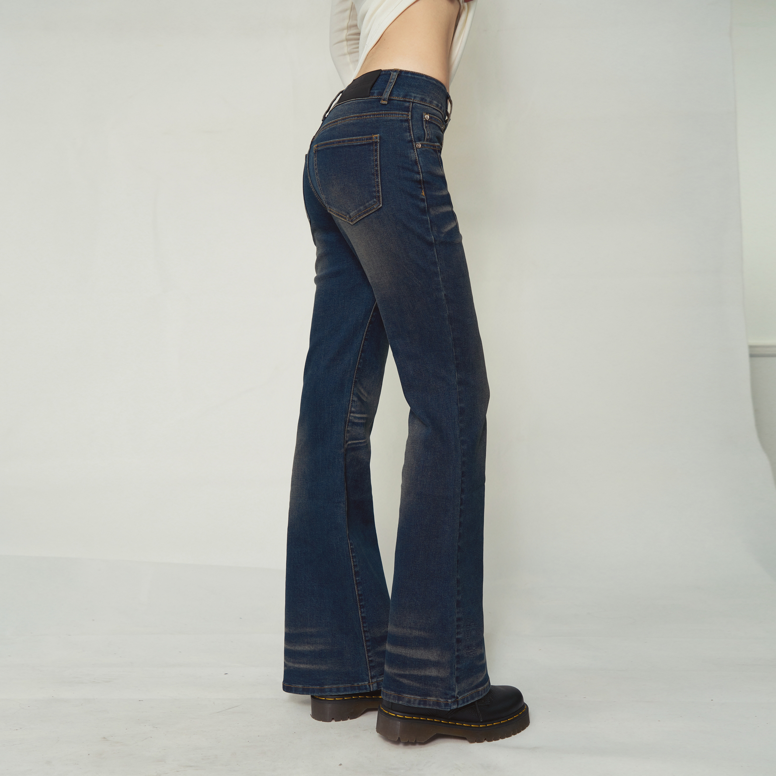 复古洗水高腰显瘦喇叭牛仔裤