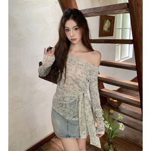 2026早秋新款 绑带收腰显瘦纸片人T恤上衣 设计感晕染斜领露肩长袖