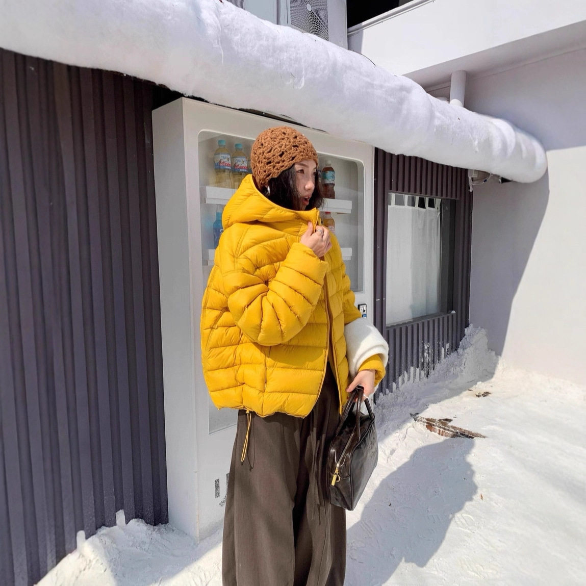 排骨轻便连帽羽绒服女2025冬季新款宽松简约泡芙保暖小个子短外套