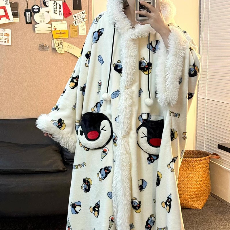 侘町2025新款企鹅pingu法兰绒睡袍女秋冬加绒加厚家居服斗篷睡衣