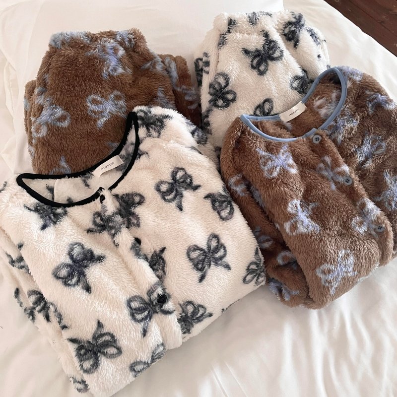 侘町睡衣女款2025新款黑灰蝴蝶珊瑚绒冬季保暖开衫圆领套装家居服