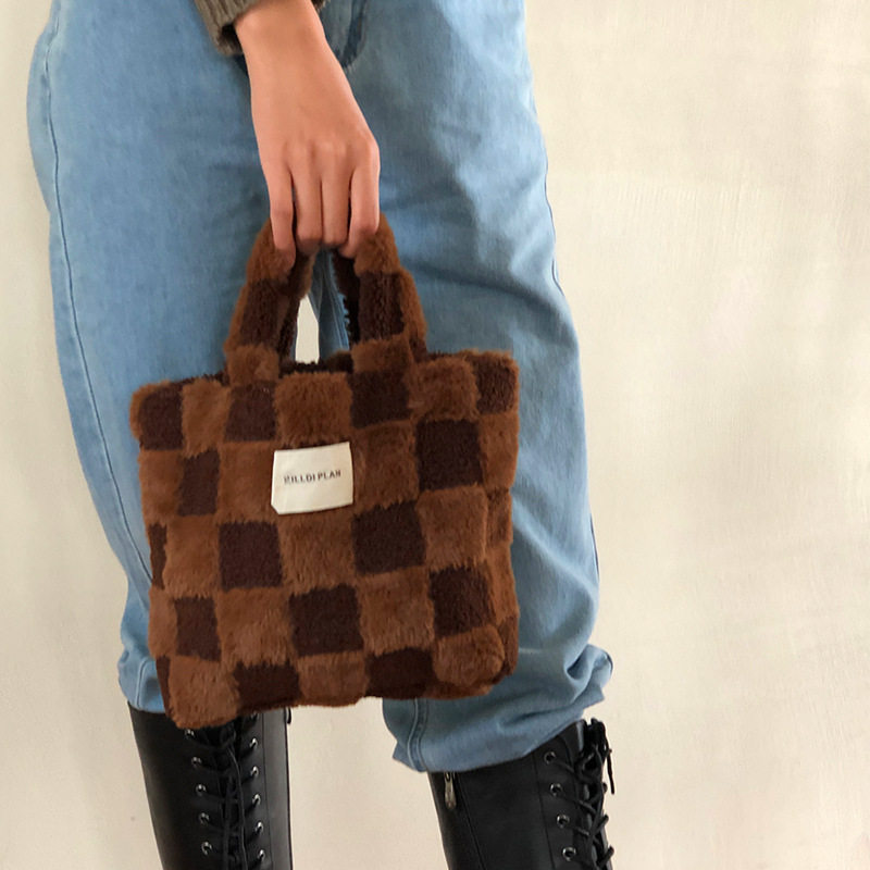 日韩简约棋盘格高级感格子冬季毛绒女式学生手提包包女通用款女包