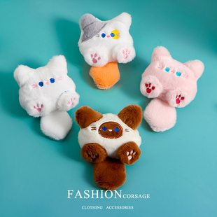 长尾巴招财猫毛绒别针个性创意卡通可爱玩偶公仔挂件装饰品胸针潮
