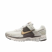 HM9657 耐克Nike 001 女子运动缓震休闲透气跑步鞋 ZOOM VOMERO