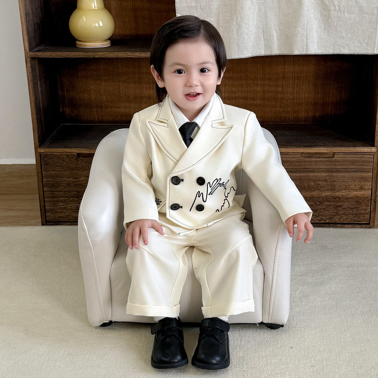 男童主持人小礼服宝宝西装套装2026冬季新款时髦男宝周岁生日西服